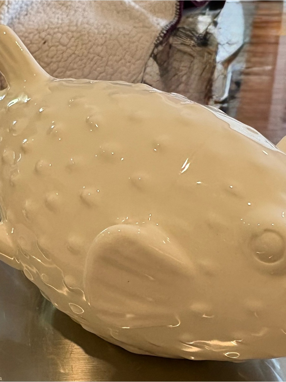Porcelain half-blown puffer fish gloss white.